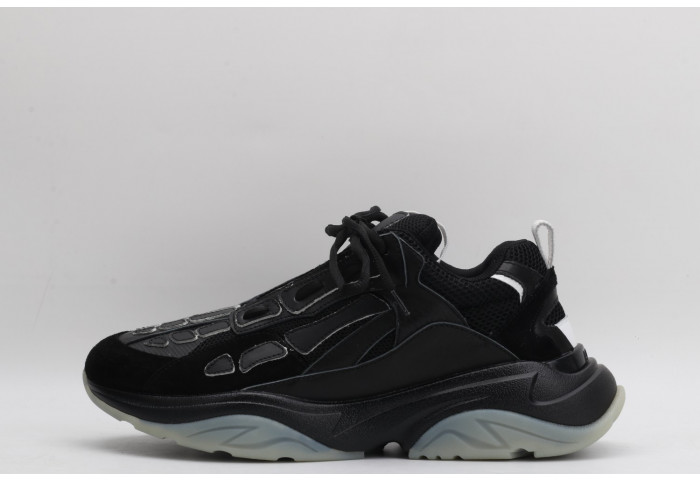 AR1M1 Low-Top Sneaker