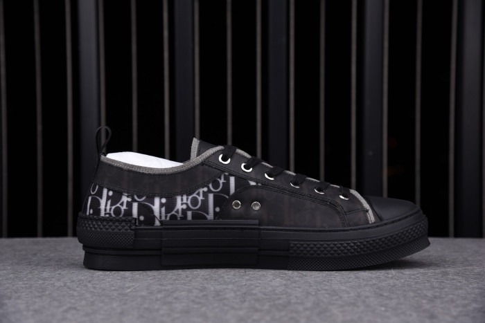 DR B23 Low Top Oblique Black