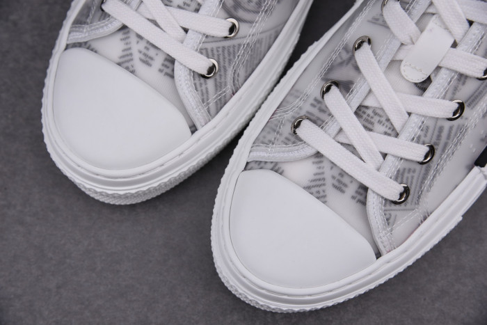 DR B23 Low Top Oblique Sneaker