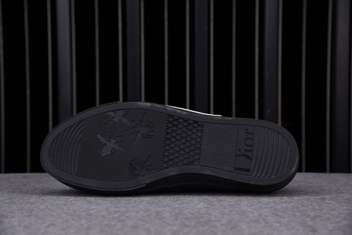 DR B23 Low Top Oblique Black